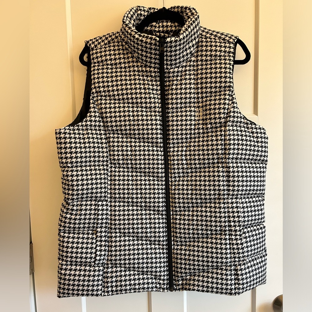 NET black white houndstooth print puffy vest.